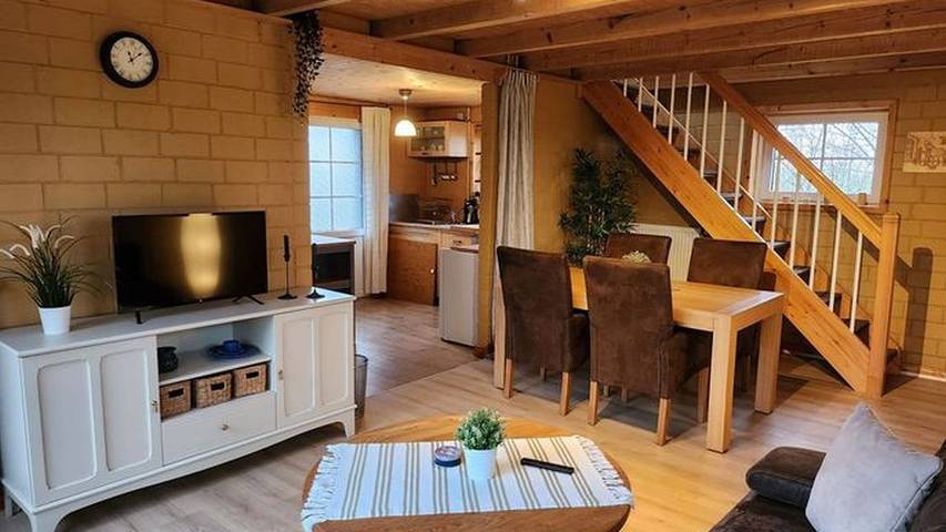 Ferienhaus für 4 Personen, mit Garten und Terrasse in Bunde