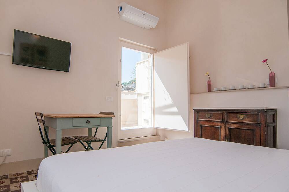 Entire apartment, Palazzo degli Olivi - La Terrazza studio on Modica in Modica (town), Modica