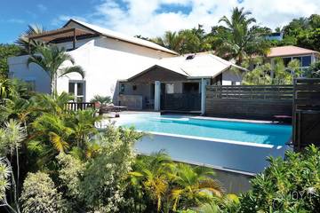 Gîte pour 8 personnes, avec jardin et piscine aux Avirons