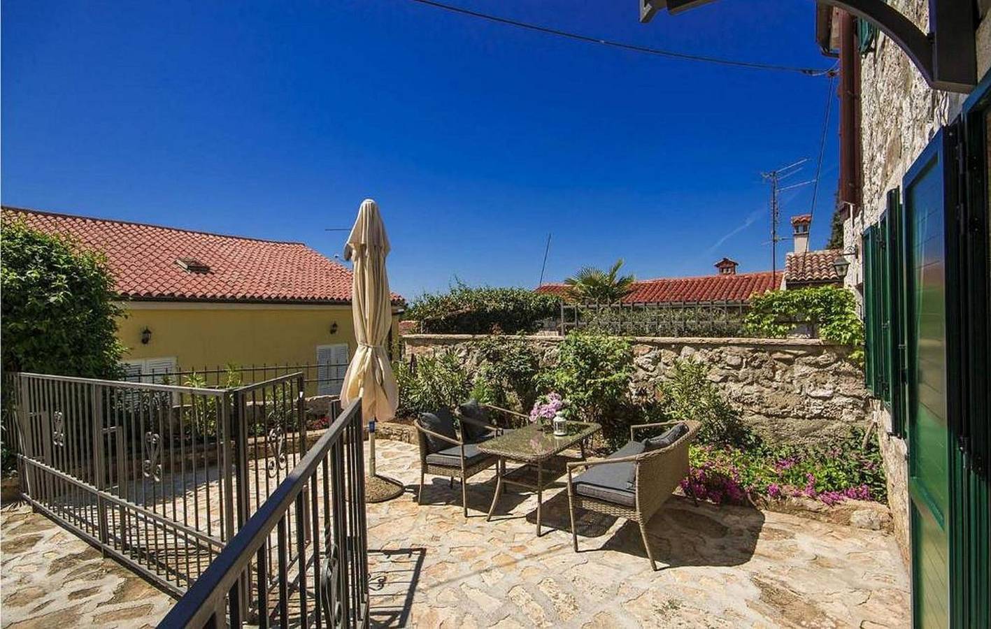 Rustikales Steinhaus nur 300 Meter zum Strand mit Meerblick, Grill, Terrasse in Vrsar, Općina Vrsar