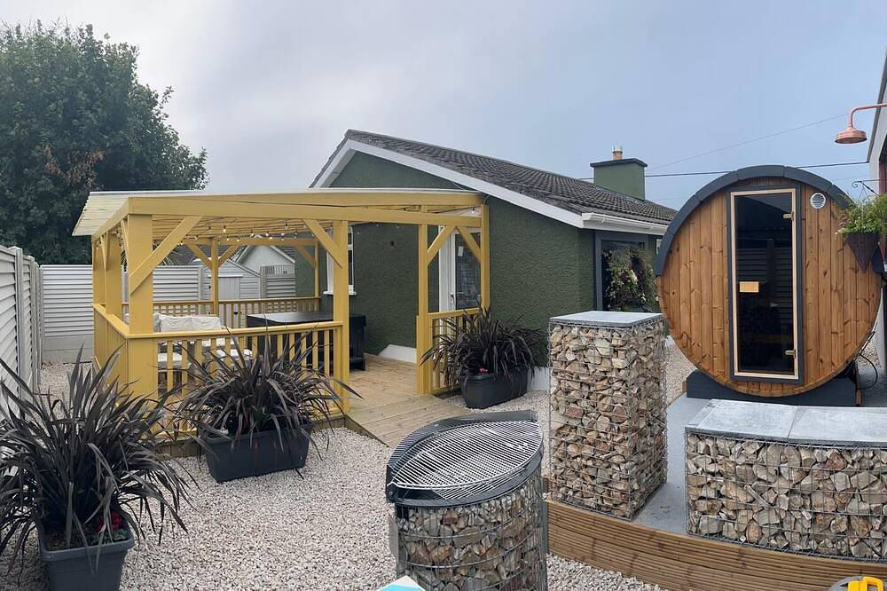 Heirloom Lodge, a cozy one-bedroom rental infused with luxurious touches. \n\n in Nenagh, Lough Derg