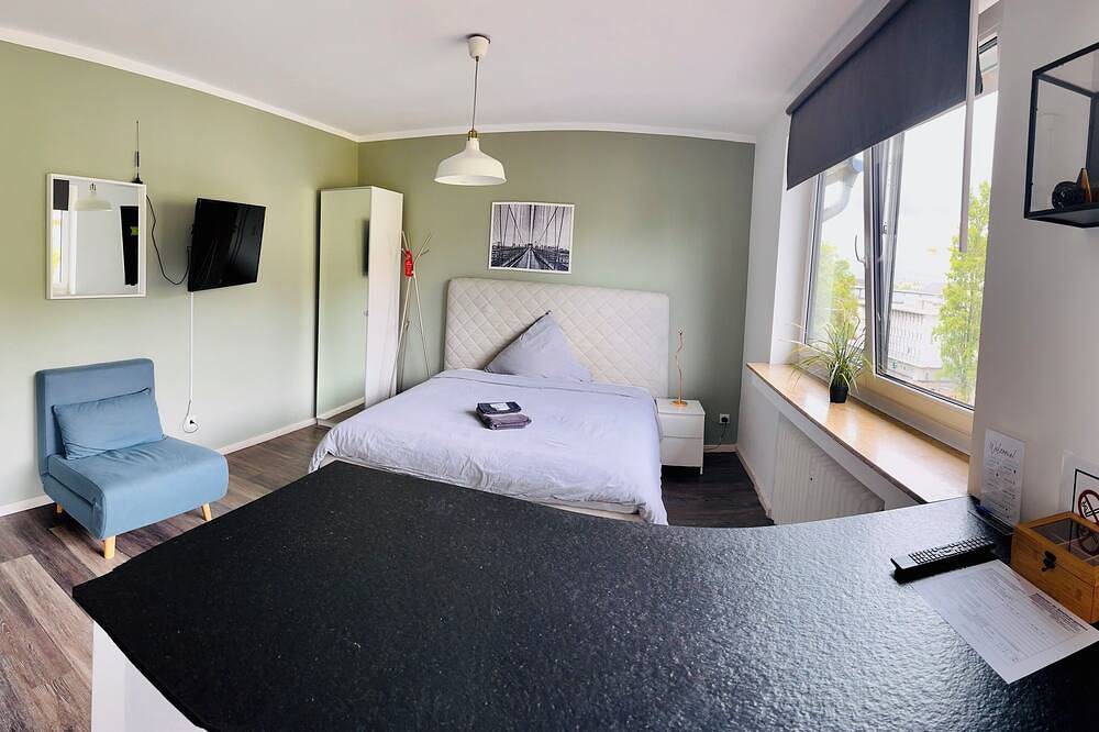 Apartamento entero, Cozy apartment - perfect location: Rhine, cafes, bars, excellent connections in Colonia (Alemania), Renania