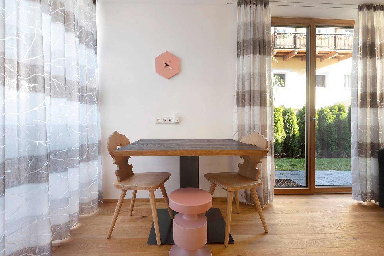 Ganze Wohnung, Ferienwohnung "Noreia Pitla" mit Bergblick, Pool, Wlan, Garten, Terrasse & Balkon in St. Ulrich in Gröden, Dolomiti Superski