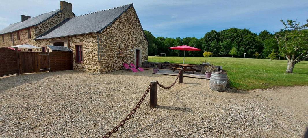 Gîte pour 4 personnes, avec jacuzzi et jardin à Saint-Méloir-des-Ondes - 2