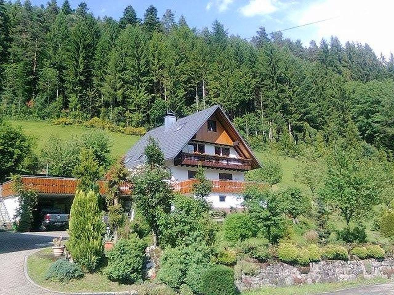 Apartamento inteiro, Apartment 'Naturhäusle, 45 sqm' with Mountain View, Balcony, Pets on Request in Hornberg, Central Black Forest