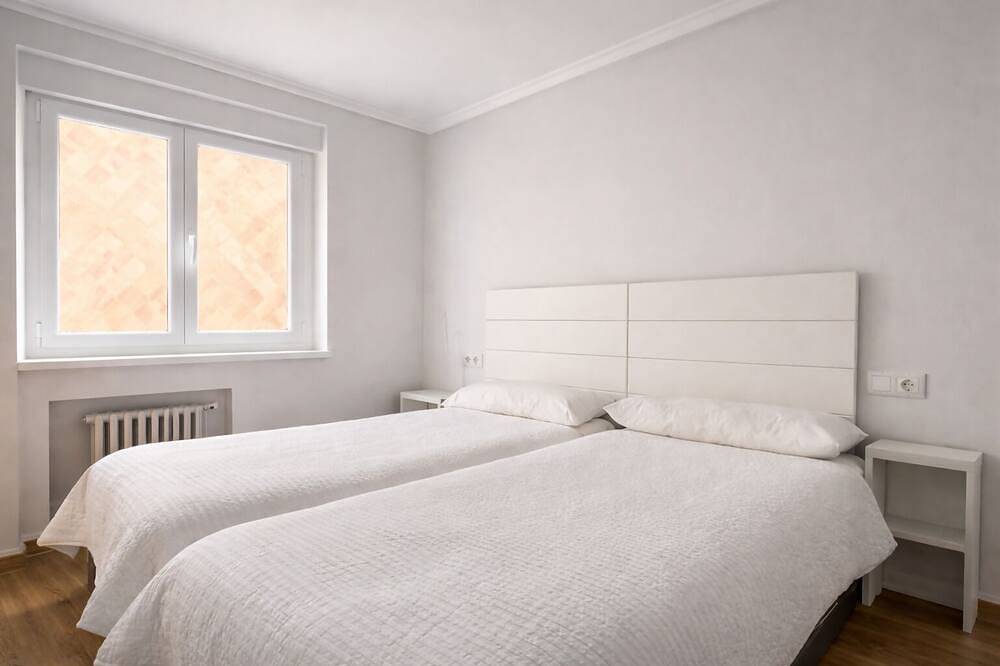 Entire apartment, Llanes Downtown Port View Apartment - Vega 2 in Llanes, Costa Verde (Spain)