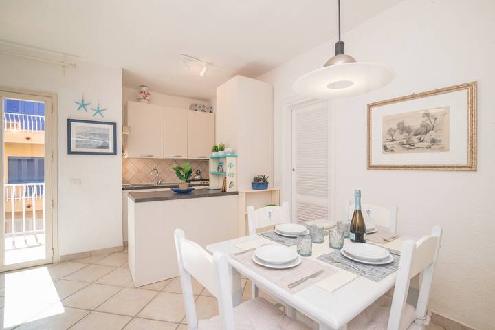 Gîte pour 4 personnes, avec balcon, adapté aux familles dans Loiri Porto San Paolo - 4