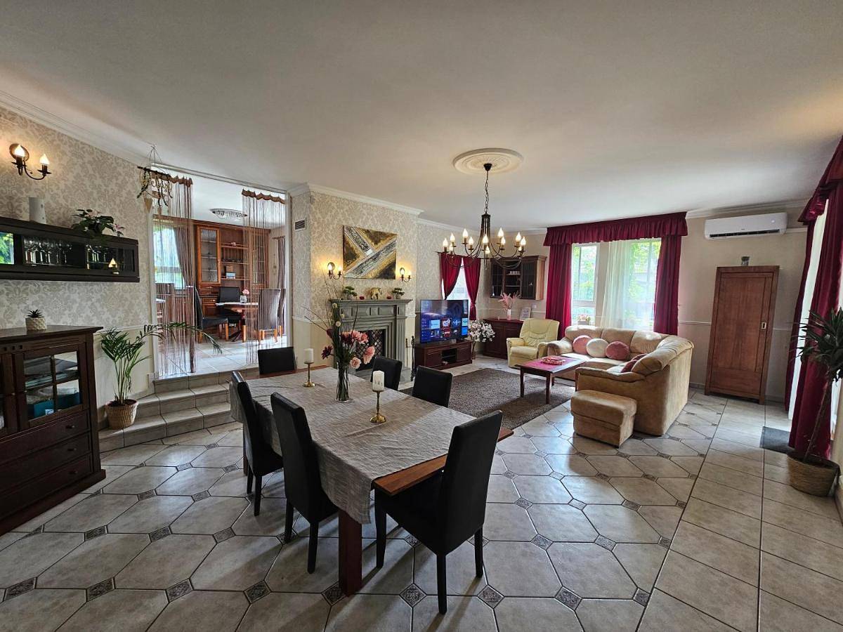 Villa in Budapest, Mittelungarn