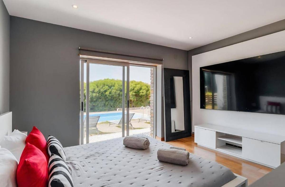 Casa da Vagem, Modern Luxury in Sintra, Private Pool, 9 min from Azenhas do Mar in São João das Lampas e Terrugem, Costa de Lisboa