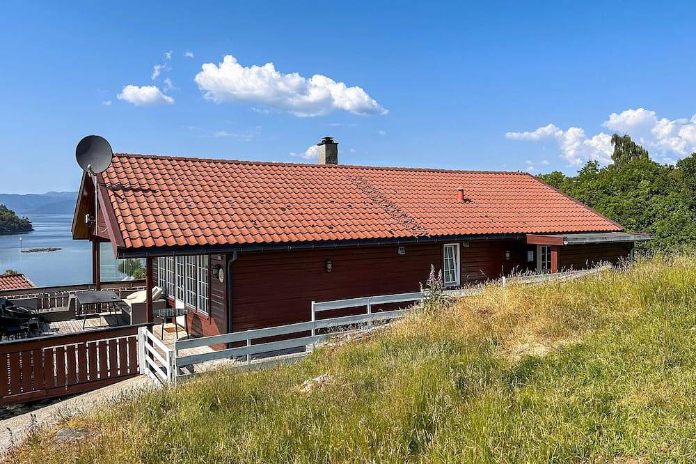 Vacation House for 10 Guests in Finnøy, Rogaland