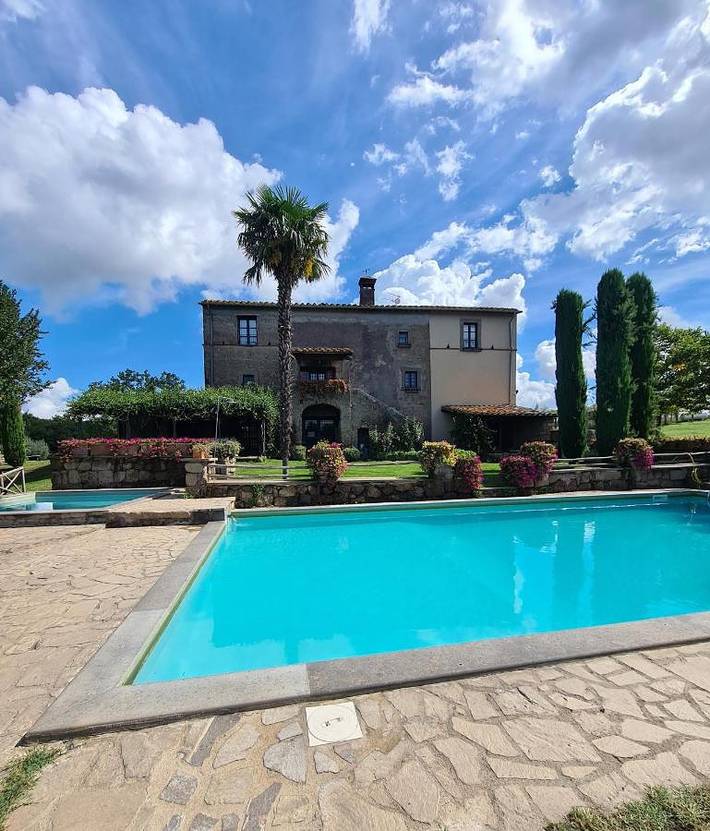 Ferienhaus für 28 Personen, mit Balkon und Terrasse sowie Whirlpool und Garten
