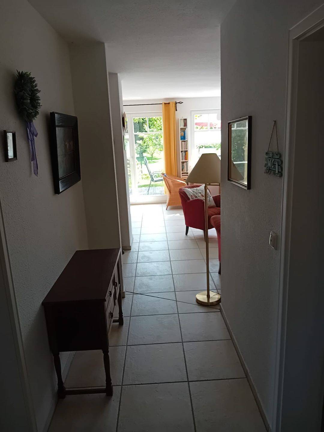 Ganze Wohnung, Eine ruhige und lichtdurchflutete Ferienwohnung im Erdgeschoss in Wustrow, Fischland