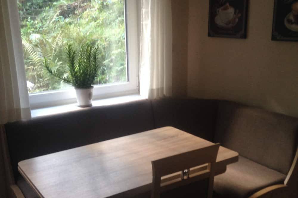 Ganze Wohnung, Stilvoll eingerichtete Wohnung in guter Lage in Rosengarten, Landkreis Harburg