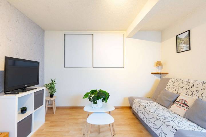 Gîte pour 4 personnes dans Office De Tourisme De Saint Laurent Soulan - 2