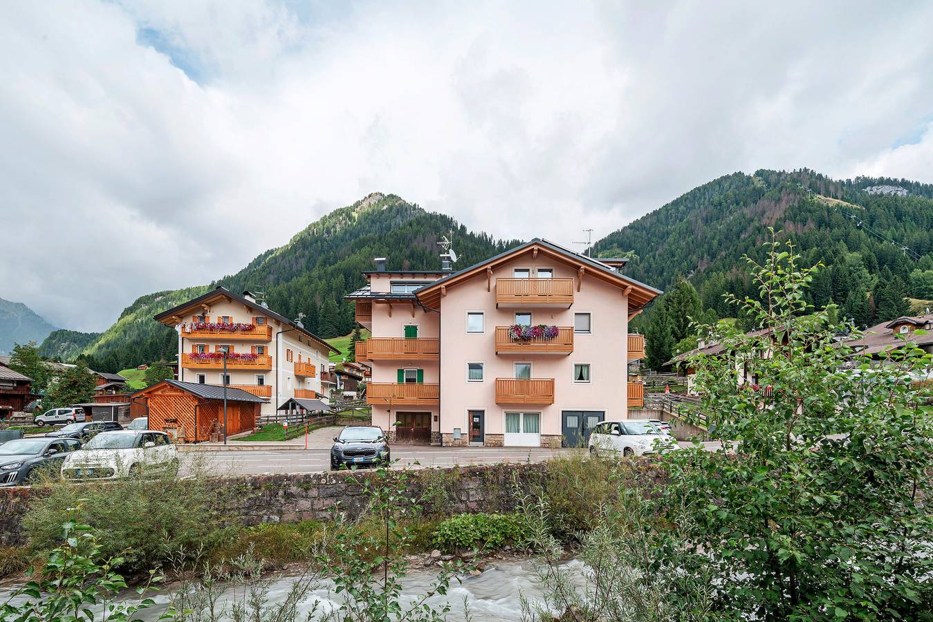 Casa Vacanze 'Nuovo A San Giovanni' con Vista Montagna, Balcone e Wi-Fi in Pozza di Fassa, San Giovanni di Fassa