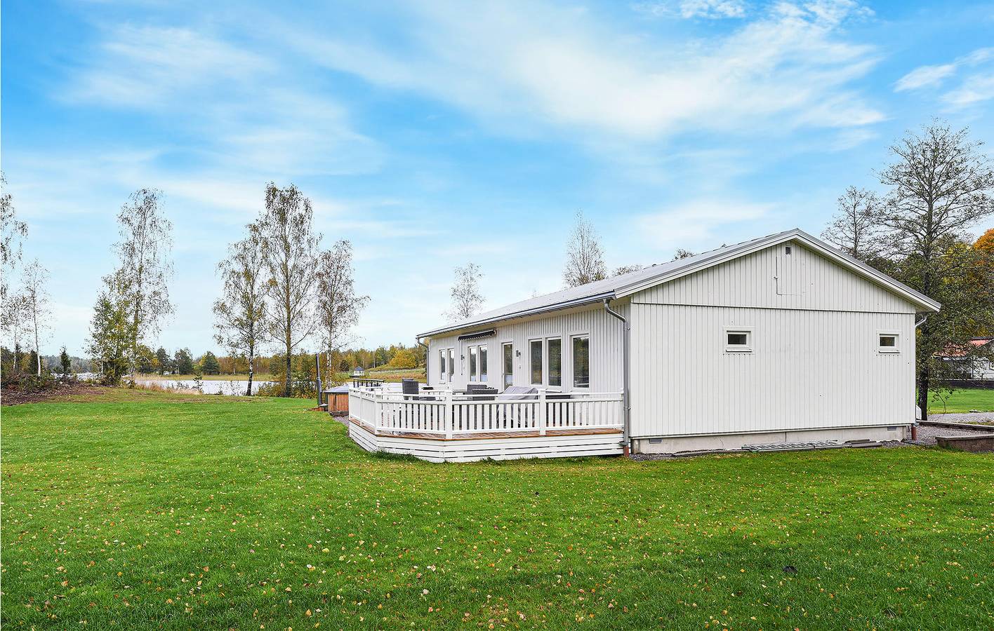 Hus för 6 Personer med trädgård in Vänern
