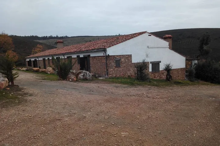 Villa pour 6 personnes, avec piscine ainsi que terrasse et jardin, animaux acceptés - 1