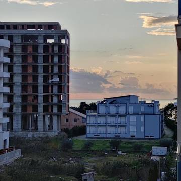 Gîte pour 5 personnes, avec vue ainsi que jardin et piscine dans Lezhë