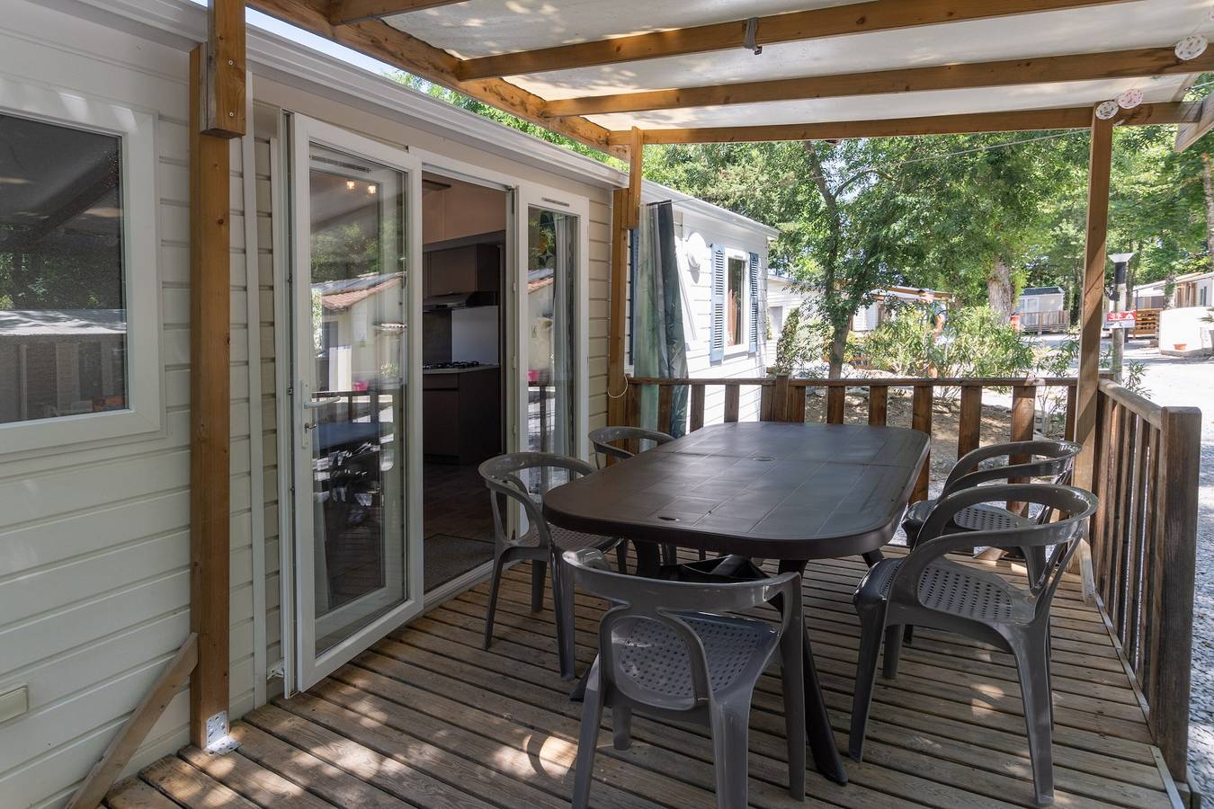 Mobil-home 'Mobil-home Confort B - 1-8 Pers' avec piscine et jardin partagés in Lavilledieu, Ardèche