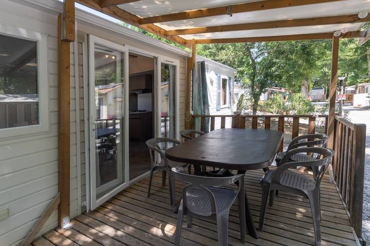 Casa mobile 'Mobil-home Confort B - 1-8 Pers' con piscina e giardino condivisi in Lavilledieu, Ardèche