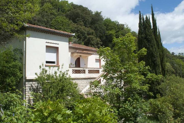 Location de vacances pour 6 personnes, avec jardin et terrasse à Meyrannes