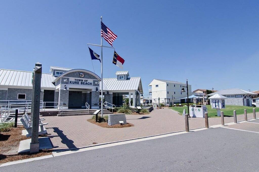 Pet Friendly Cottage Minutes from the Kb Pier in Kure Beach, Pleasure Island