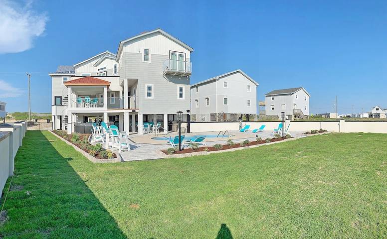 Vacation rental for 18 people, with hot tub and terrace in Kitty Hawk