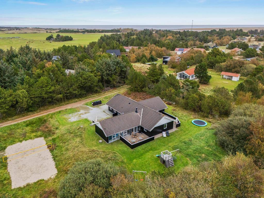 Typisch skandinavisches Poolhaus mit Platz für 14 Personen in Sønderho, Wadden Sea National Park