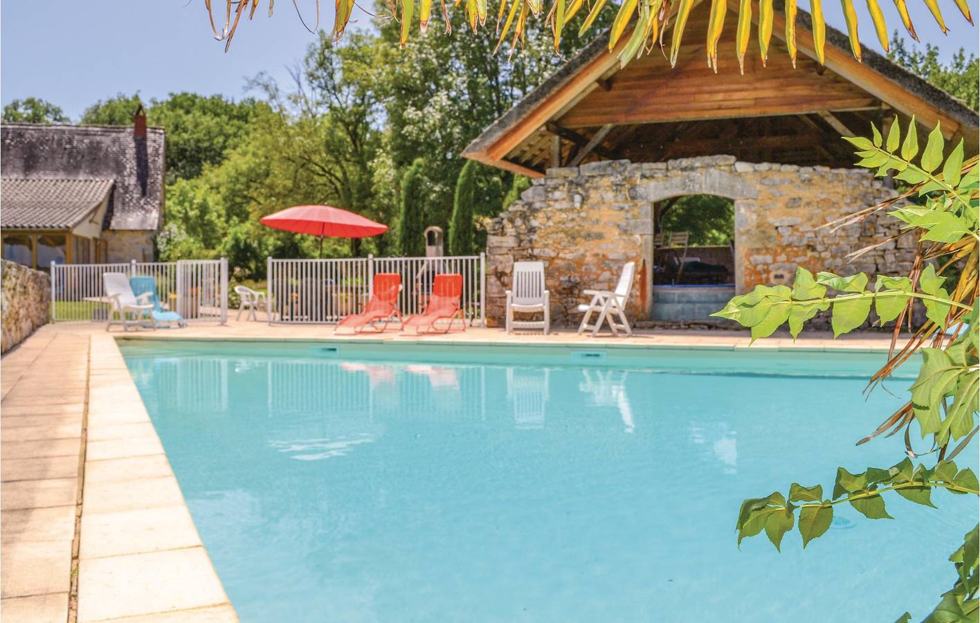 Poolside Padirac : 260sq ft avec Parking, TV & Internet in Padirac, Parc Naturel Régional des Causses du Quercy