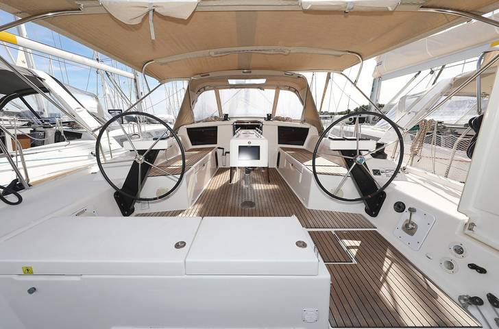 Boat for 6 people with hot tub in Vancouver, British Columbia