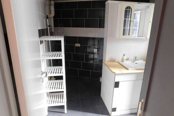 Ganze Wohnung, Studio nahe Bahnhof und Geschäften, für Einzelperson oder Paar in Limerlé, Gouvy