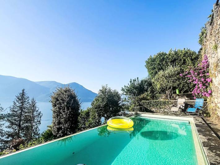 Ferienhaus für 6 Personen, mit Balkon und Terrasse sowie Pool