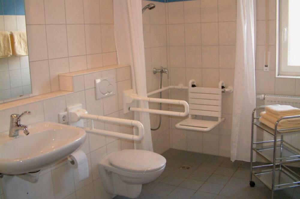 Ganze Wohnung, Barrierefreie Ferienwohnung (Eg) am Ferienhof an der Stadtmauer Merkendorf in Merkendorf, Fränkisches Seenland