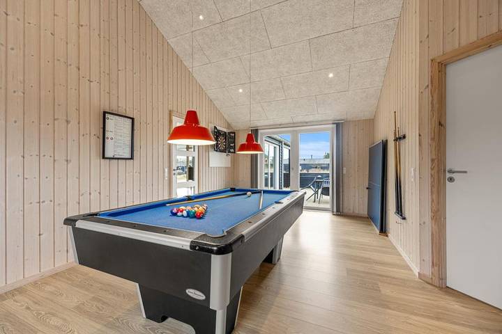 Well-maintained activity house with fireplace, sauna and whirlpool in Blavand, Región de Varde