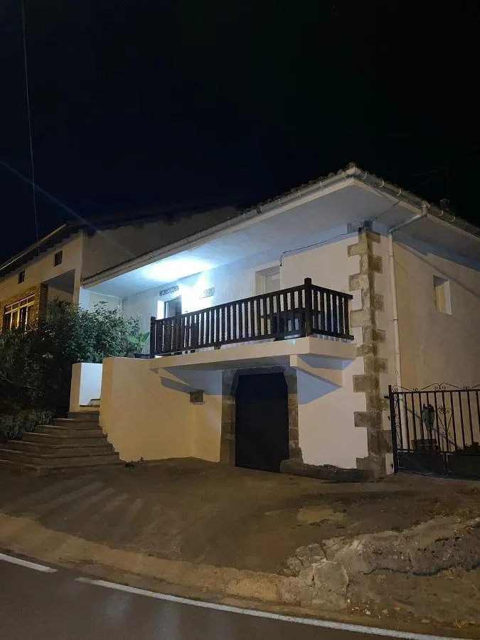 Casa de vacaciones para 6 personas, con vistas además de terraza y jardín - 1