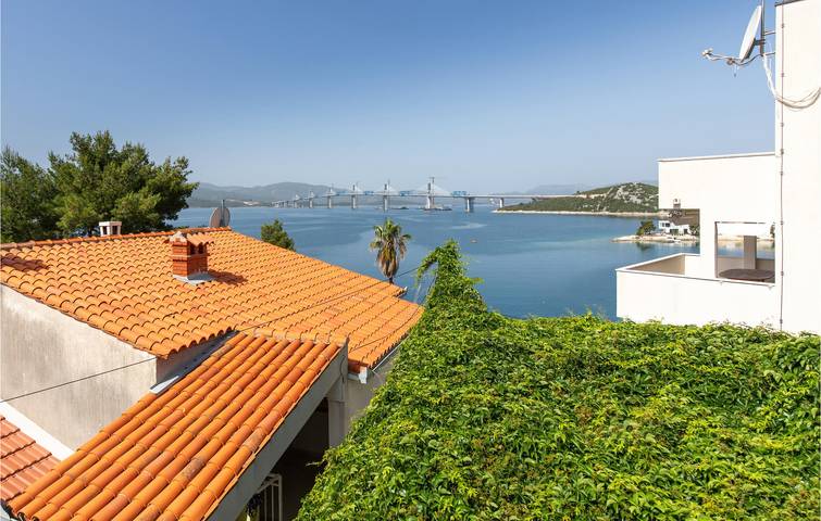 Ganze Ferienwohnung, Gemütlich, 1,5 km vom Strand entfernt: Modernes Apartment mit Terrasse und Parkplatz in Klek, Dubrovnik-Neretva