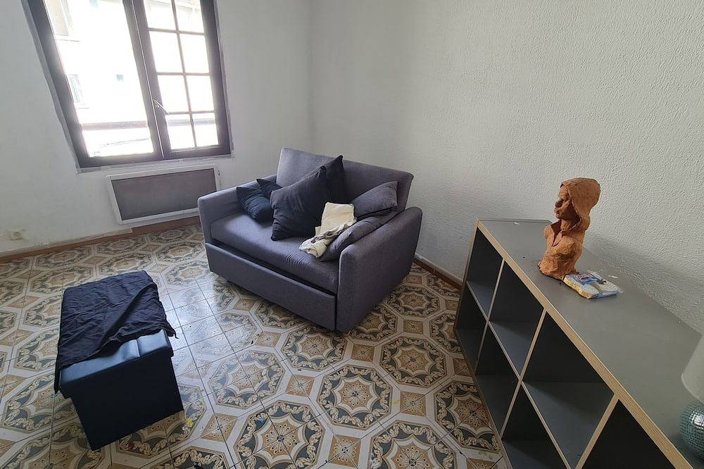 Appartement entier, Studio  d'artiste plus place de parking in Sarcelles, Val-d'Oise
