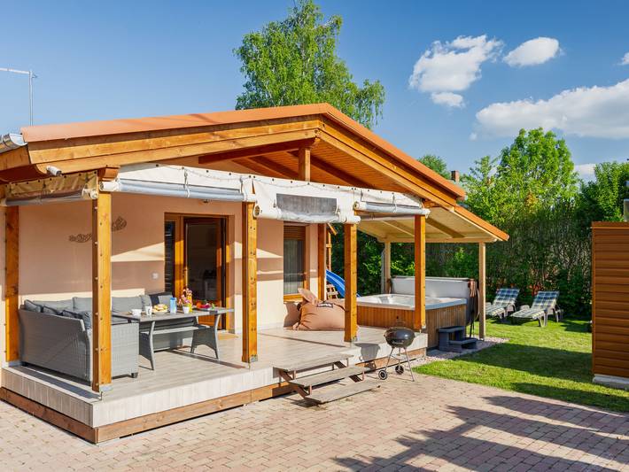 Ferienhaus für 4 Personen, mit Terrasse und Sauna in Balatonmariafürdö