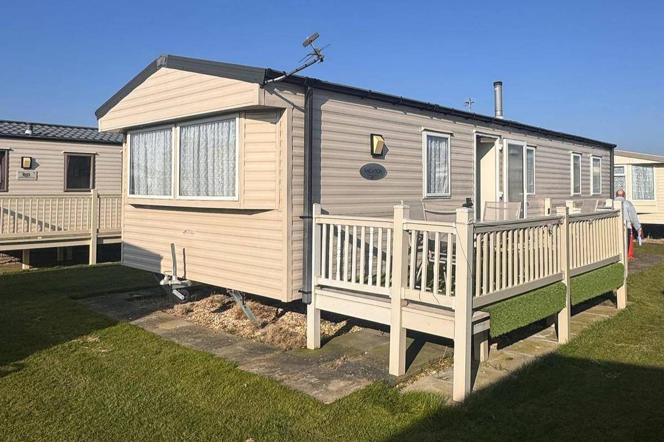 3 Bed Caravan - Sleeps 8 - Pool - Pet Friendly in Ingoldmells, Lincolnshire