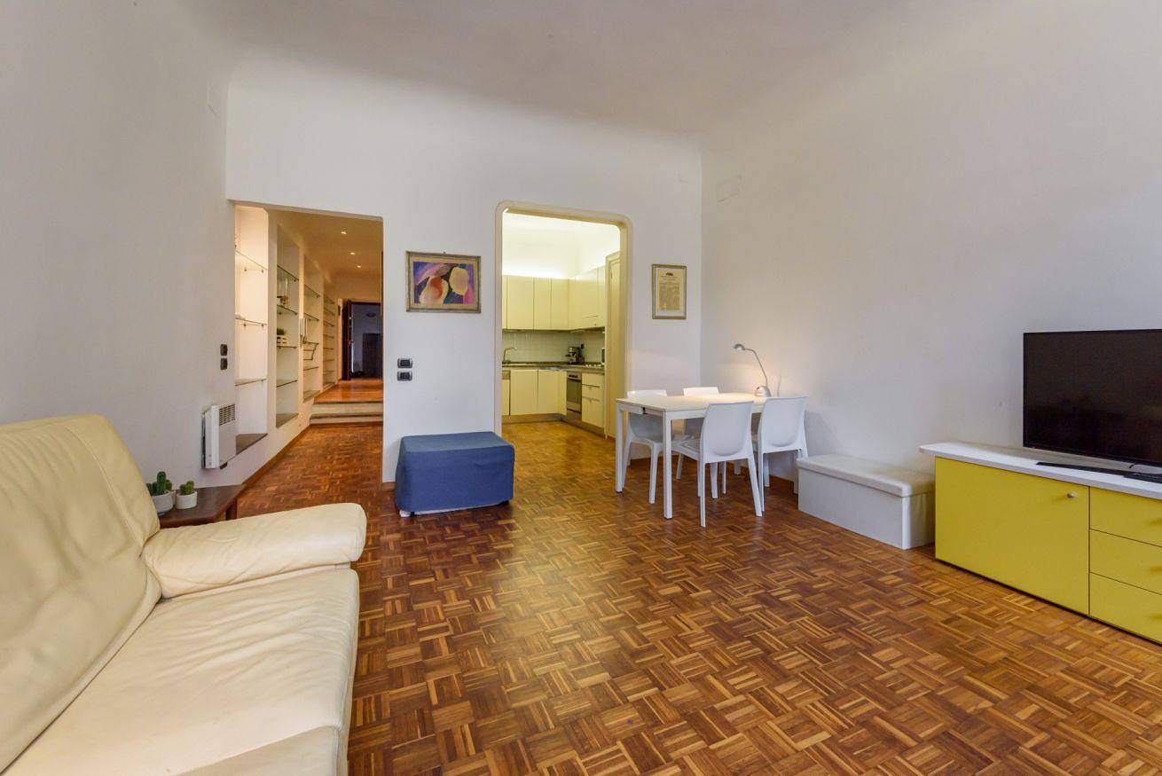 Entire apartment, Montebello Place by Mmega in Florence city center, Florence