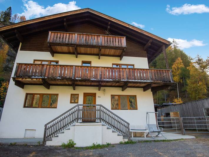 Ferienhaus für 13 Personen, mit Balkon