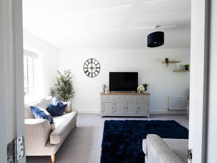 Bright & Spacious Chilterns Hideaway - Pass the Keys in Bledlow-cum-Saunderton, Chiltern Hills