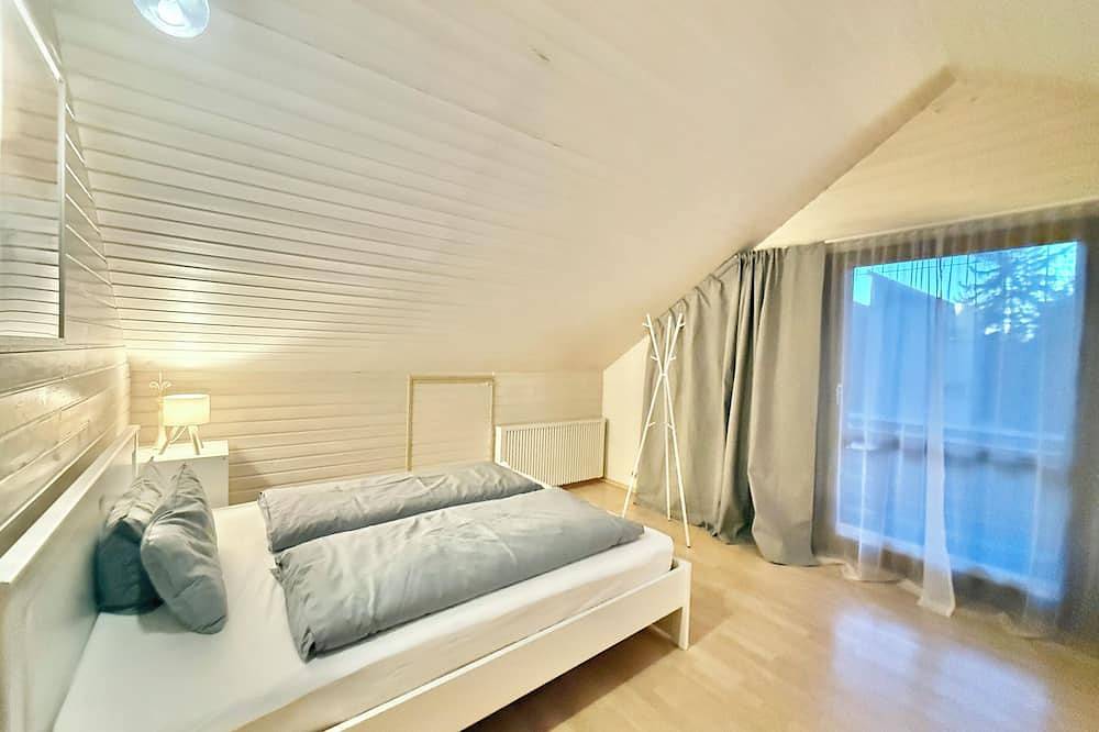 Ganze Wohnung, H&H Home - Cosy Rooftop Apartment with Loggia in Sindelfingen, Landkreis Böblingen