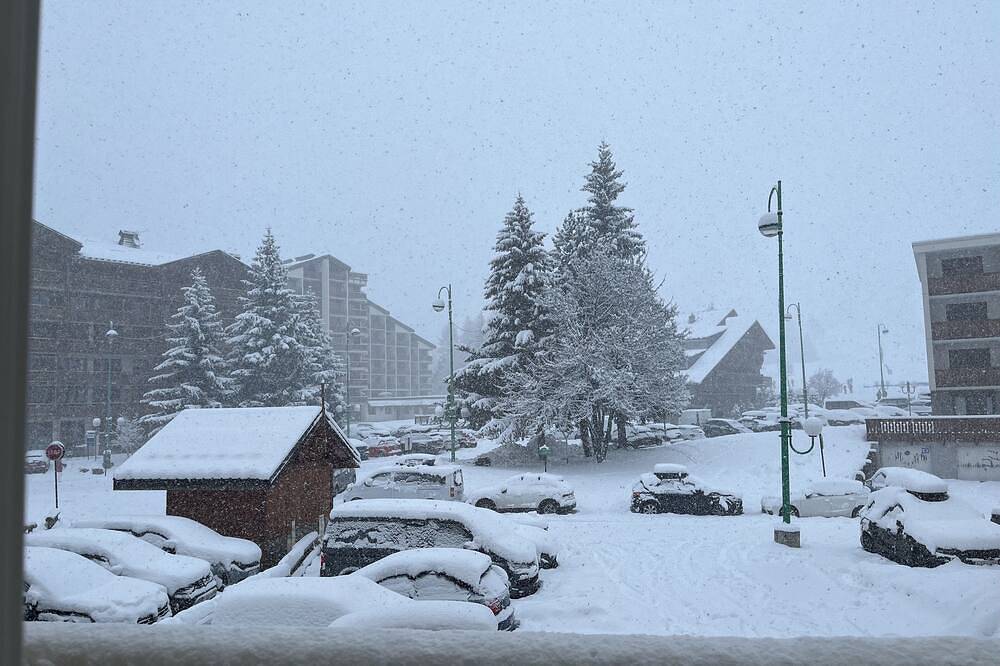 Entire apartment, Bright T3 village center close to Esf and ski lifts. in Vénosc, Les Deux Alpes