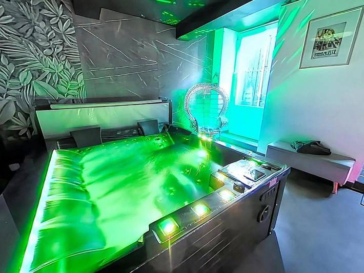Villa pour 2 personnes, avec jardin et terrasse ainsi que sauna et jacuzzi