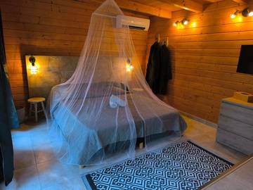 Gîte pour 3 personnes, avec jardin et piscine à Aurons