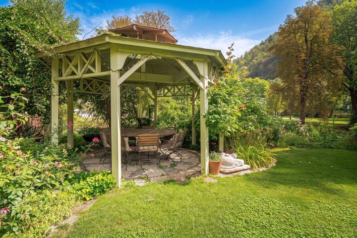 Jana's Garden House with Hot Tub in Kamnik, Osrednjeslovenska