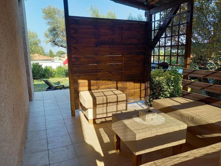 Location de vacances pour 6 personnes, avec jardin ainsi que vue et piscine, animaux acceptés à Solliès-Ville - 2