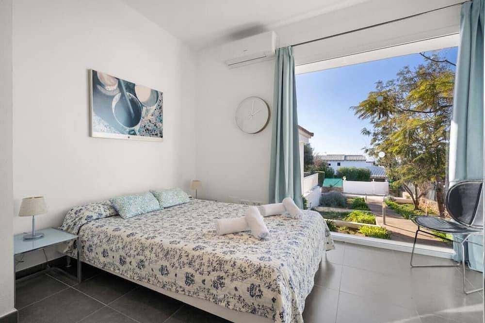 Villa Abril - modern villa only 400 mts from beach in Binisafua, Sant Lluís