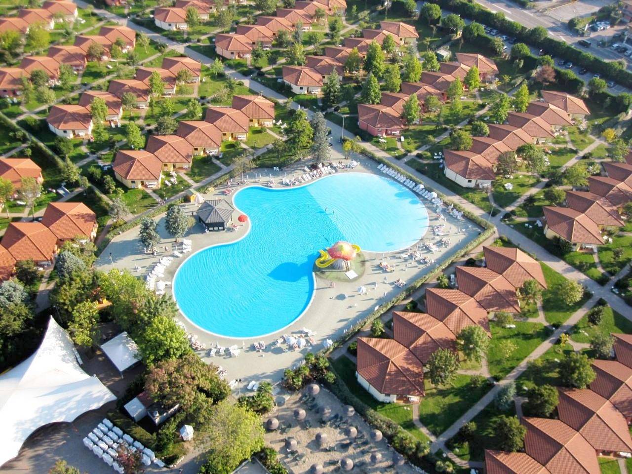Camping Bella Italia in Peschiera del Garda, Gardasee-Berge